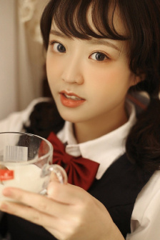 美女比基尼